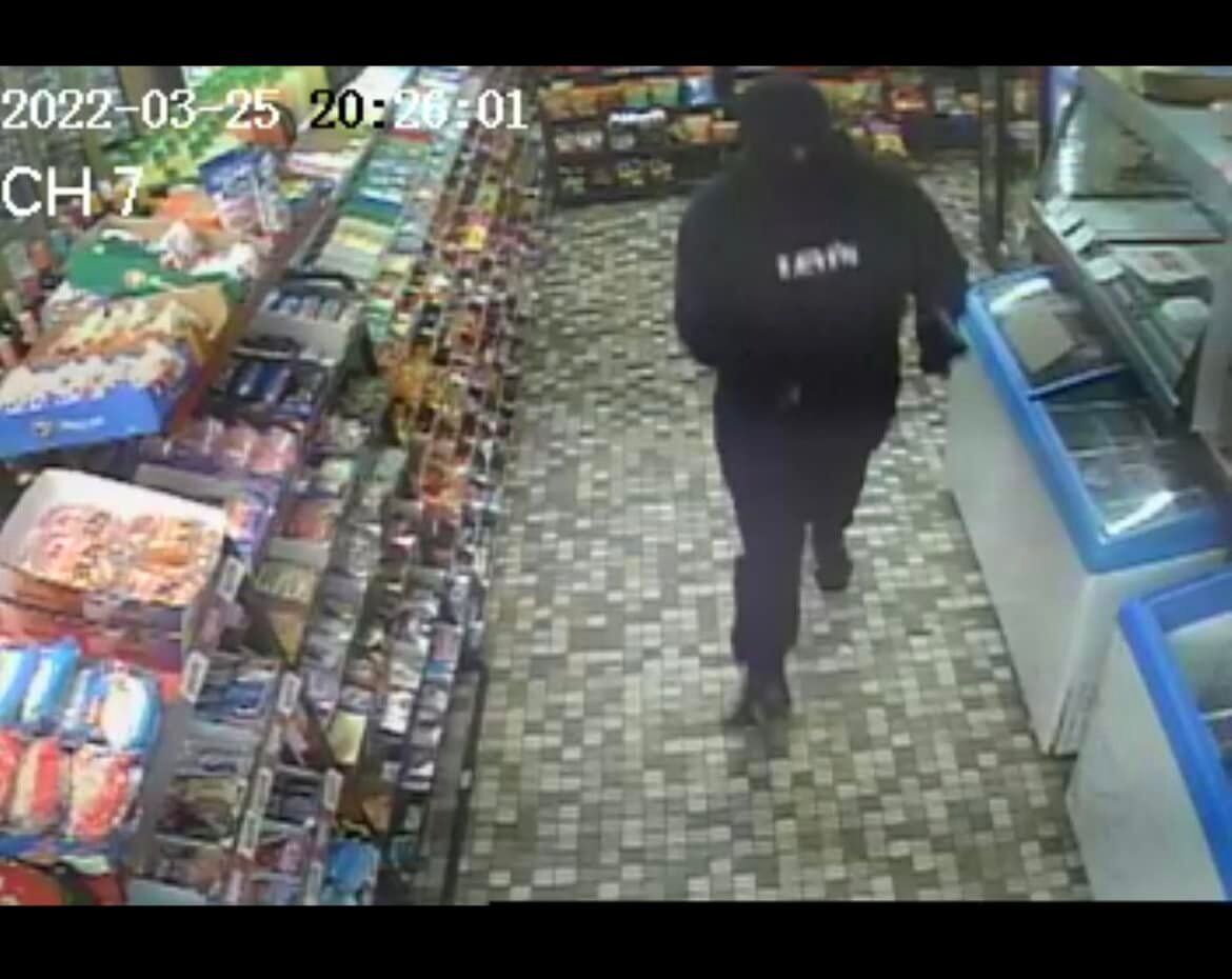 Murray County Sheriff's Office searches for gas station robbery suspect
